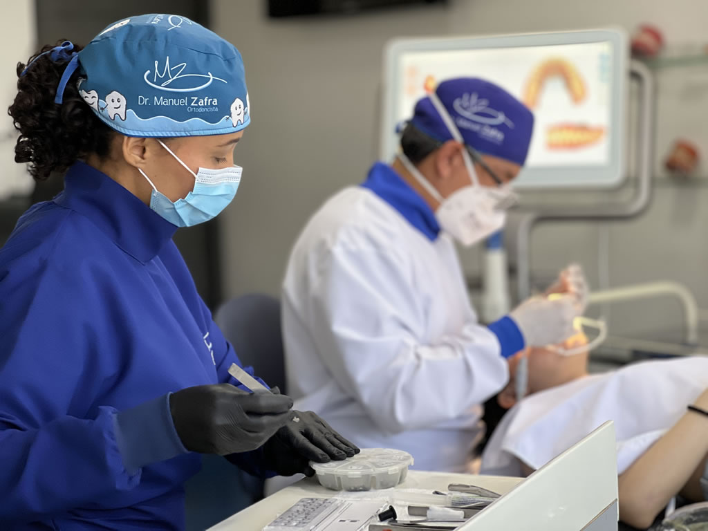Dr. Manuel Zafra - Ortodoncista - Invisalign Doctor